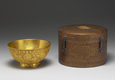 图片[2]-Gold bowl with a leather case, mark for the personal use of the Qianlong emperor (r. 1736-1795), Qing dynasty, 18th c., work of the Muslim regions-China Archive